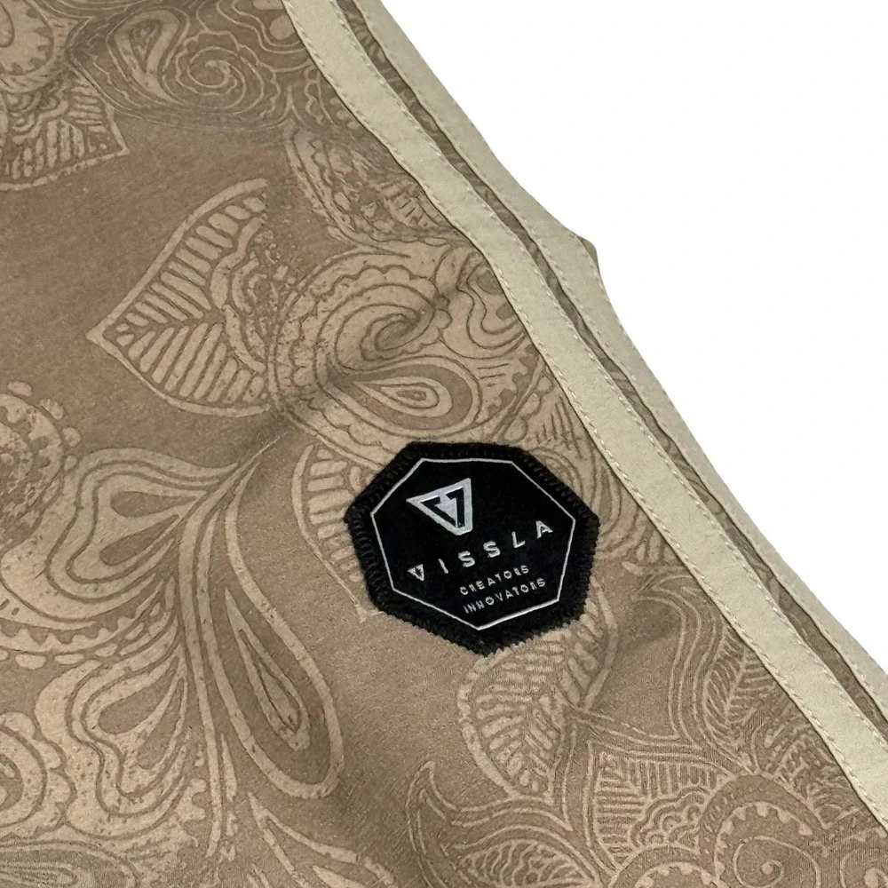 Vissla Mens Paisley Board Shorts Tan Khaki Upcycled Coconut Stretch‎ Size 33 8in
